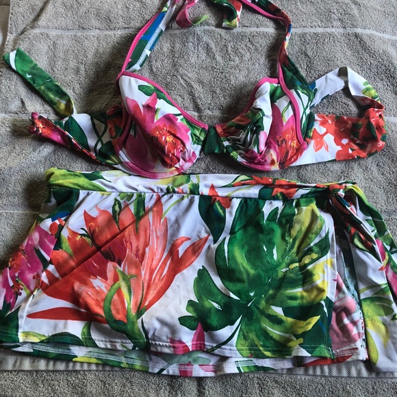 Tommy Bahama Other - Tommy Bahama Swim Suit Top 38C bottoms L